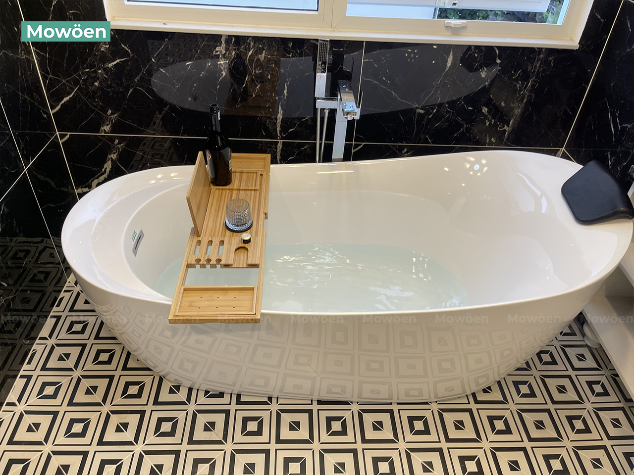 Bồn tắm Mowoen tại khu dân cư Thạch Mỹ Lợi quận 2