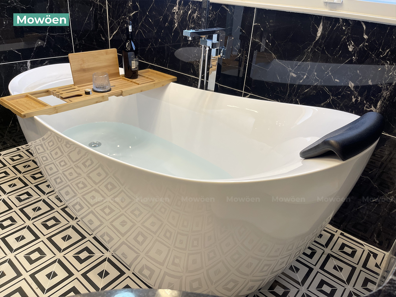 Bồn tắm Mowoen tại khu dân cư Thạch Mỹ Lợi quận 2
