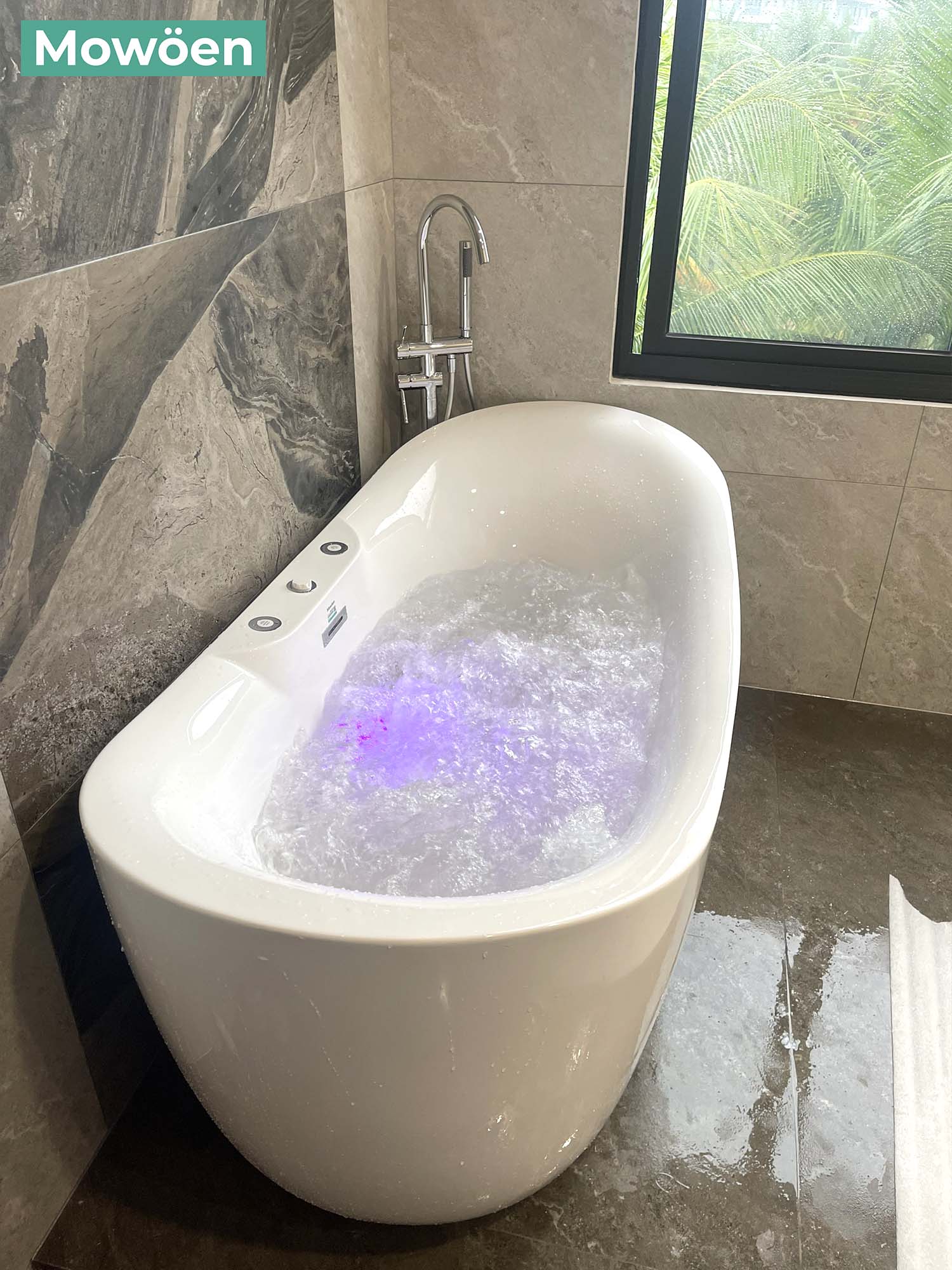 Hoàn thiện bồn tắm massage Mowoen MW8305B tại biệt thự tân cổ điển Đan Phượng Hoàn thiện bồn tắm massage Mowoen MW8305B tại biệt thự tân cổ điển Đan Phượng