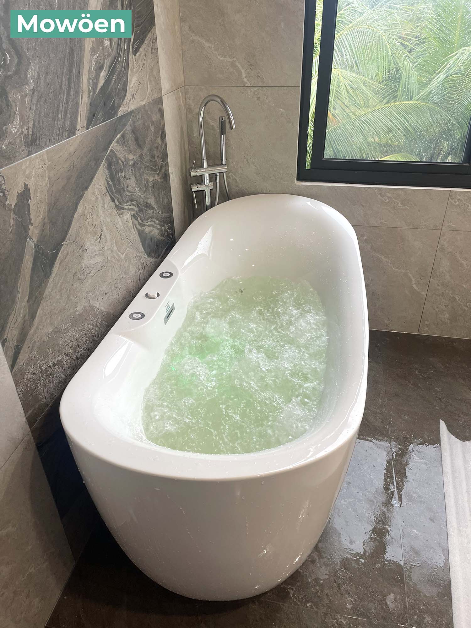 Hoàn thiện bồn tắm massage Mowoen MW8305B tại biệt thự tân cổ điển Đan Phượng Hoàn thiện bồn tắm massage Mowoen MW8305B tại biệt thự tân cổ điển Đan Phượng