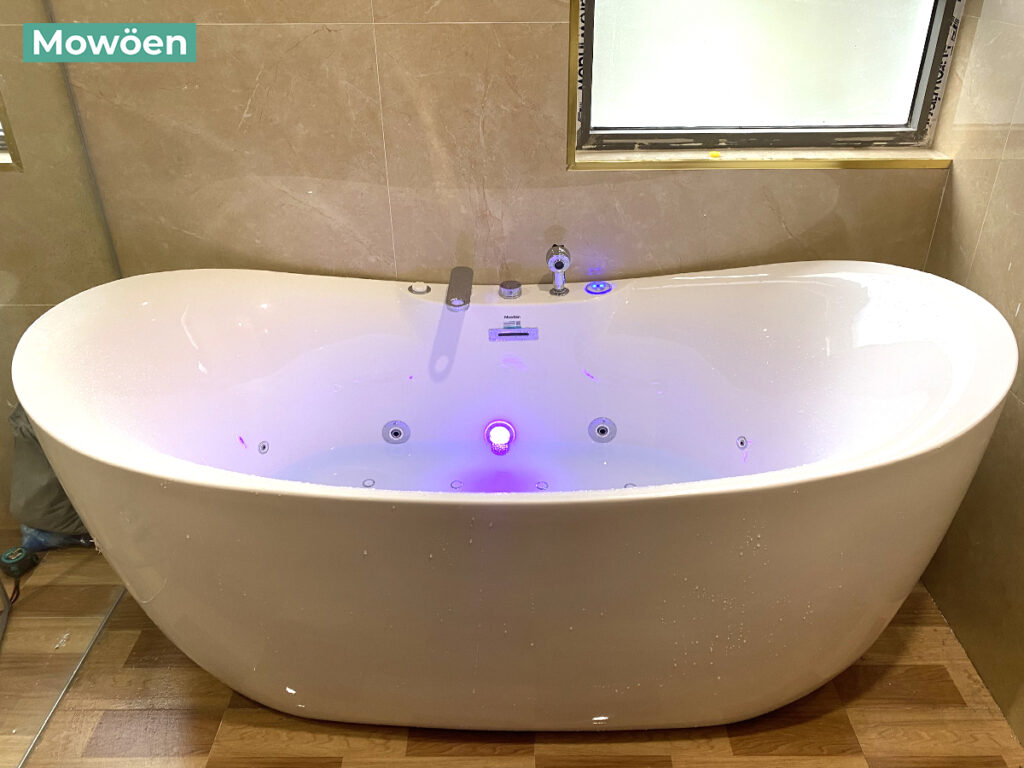 Hoàn thiện bồn tắm Mowoen tại The Manor Hà Nội