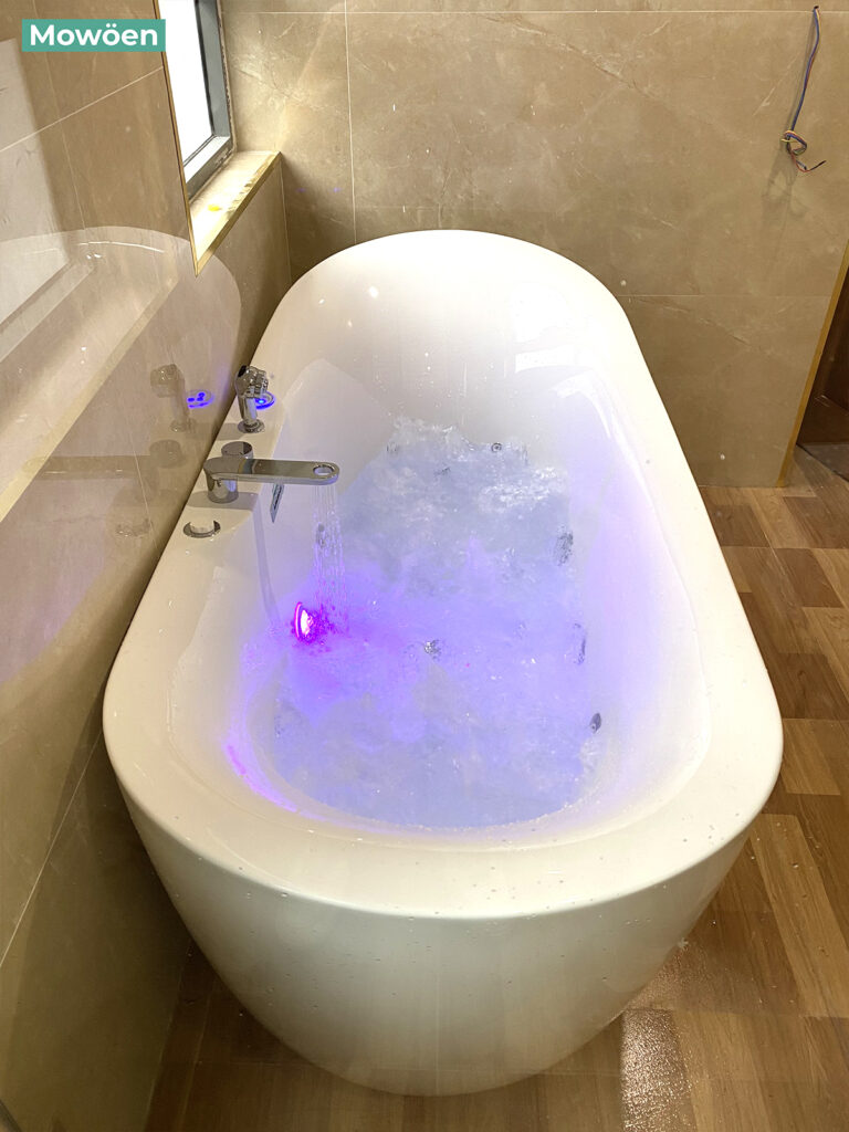 Hoàn thiện bồn tắm Mowoen tại The Manor Hà Nội