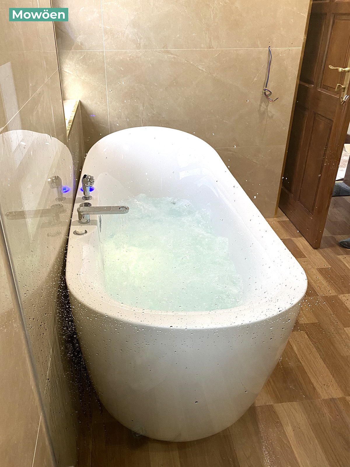 Hoàn thiện bồn tắm Mowoen tại The Manor Hà Nội