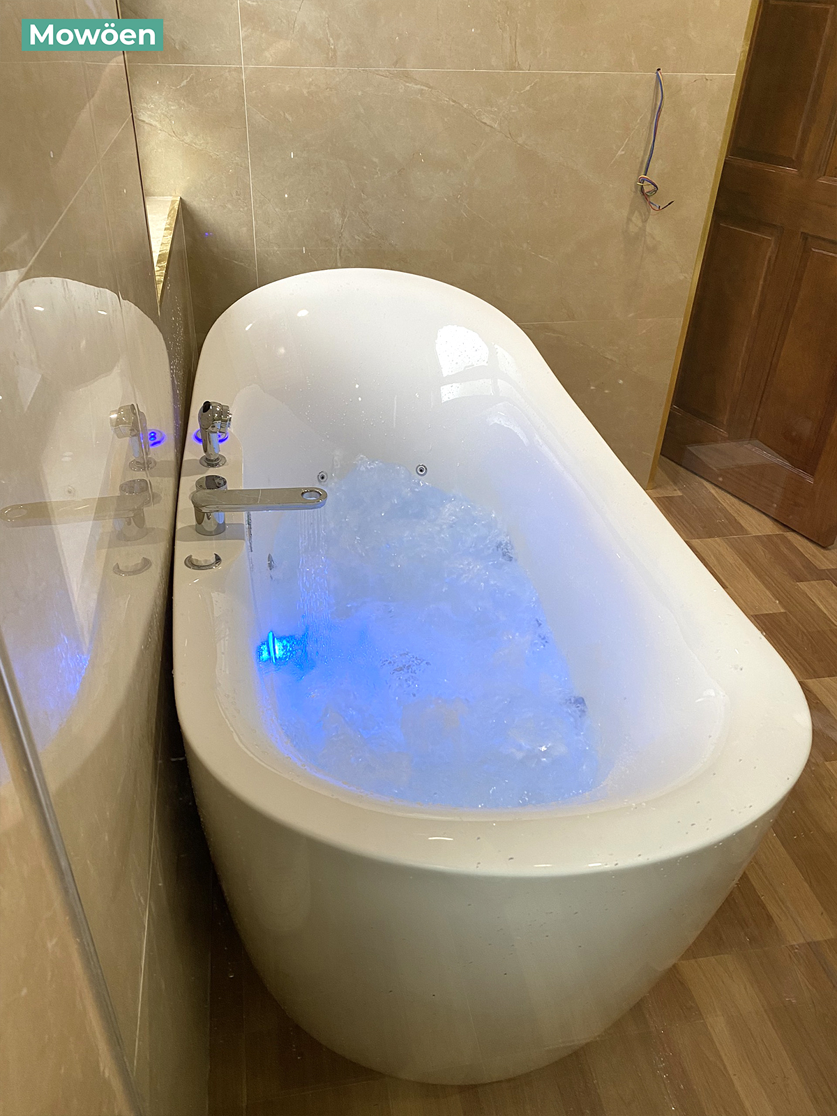 Hoàn thiện bồn tắm Mowoen tại The Manor Hà Nội