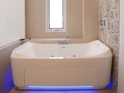 Bồn tắm massage Thủy lực và Bóng khí khác nhau như thế nào?