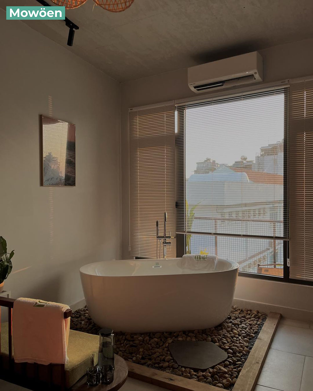 Vẻ đẹp bồn tắm Mowoen MW8237 tại Mây Homestay Sài Gòn 7 Vẻ đẹp bồn tắm Mowoen MW8237 tại Mây Homestay Sài Gòn