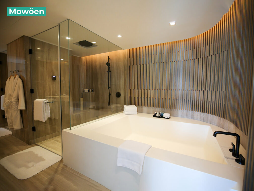 07 món đồ không nên đặt trong phòng tắm 4 Hạn chế đặt nhiều khăn tắm trong phòng tắm
