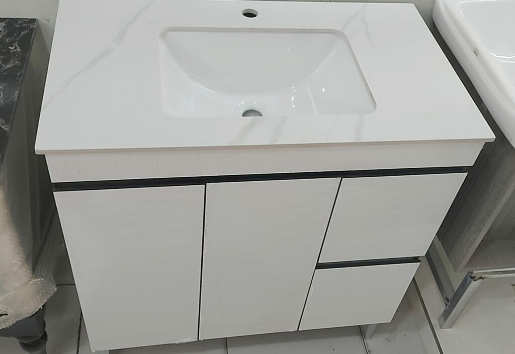 Nên dùng tủ lavabo gắn tường hay đặt sàn? Ưu, nhược điểm chi tiết 